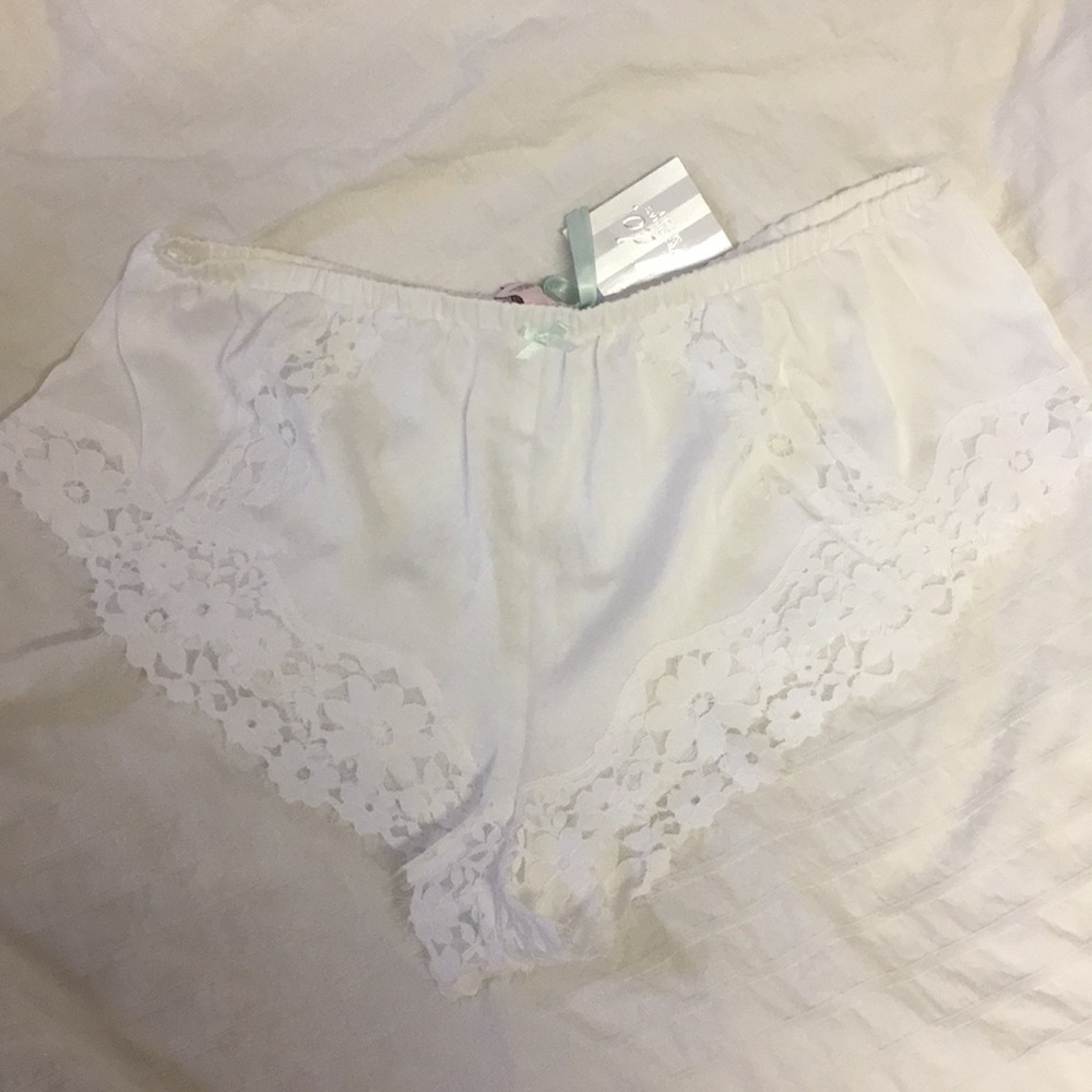 Victoria’s Secret White Lingerie Shorts Small